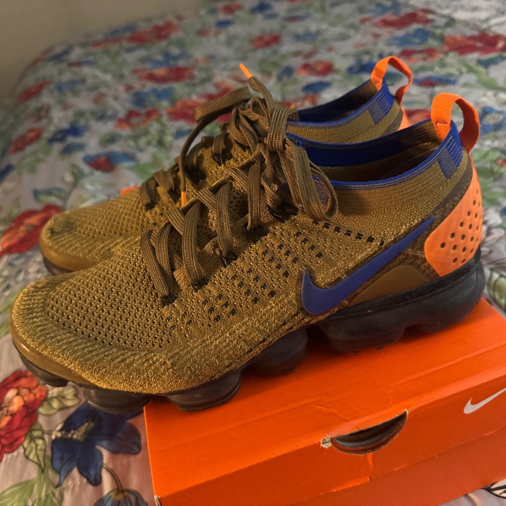 Green and orange vapor max